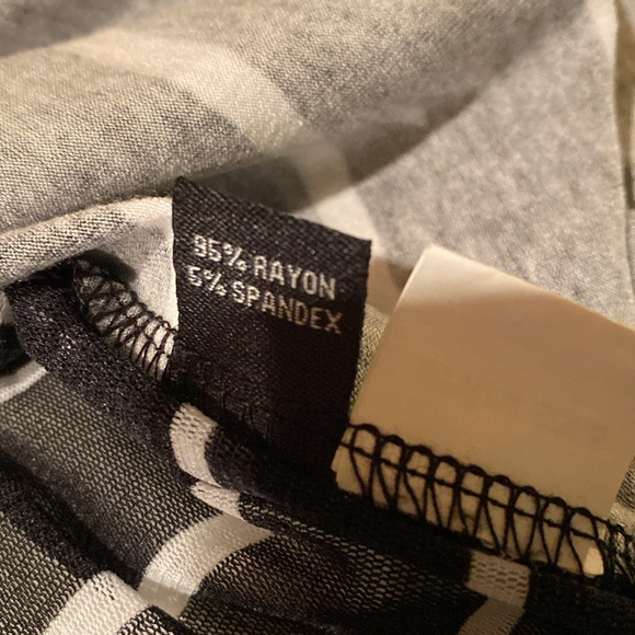 Ritchie Silver Graphic Tunic with Black tank - Picture 9 of 10